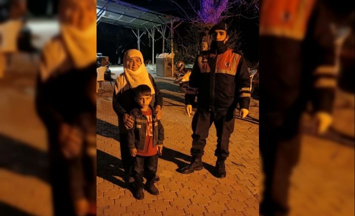 5 yaşındaki Yusuf "Ben devletime bağış yapacağım" dedi, 10 TL’sini verdi