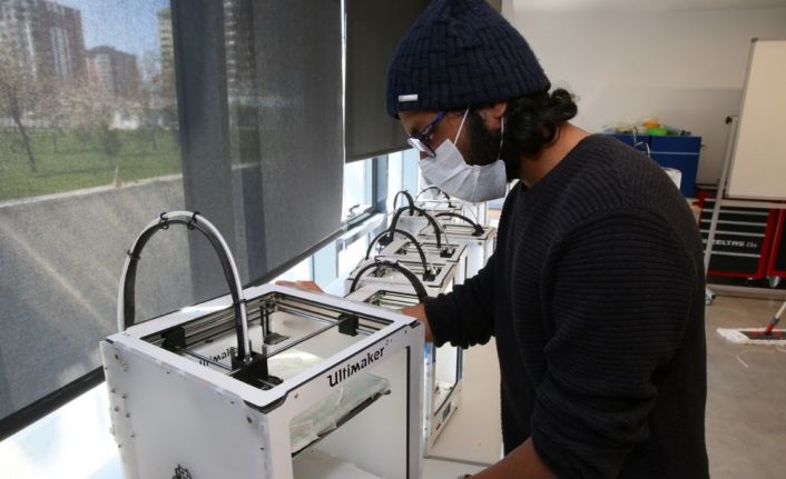 Abdullah Gül Üniversitesi’nden sağlık çalışanlarına üç boyutlu yazıcılarla destek