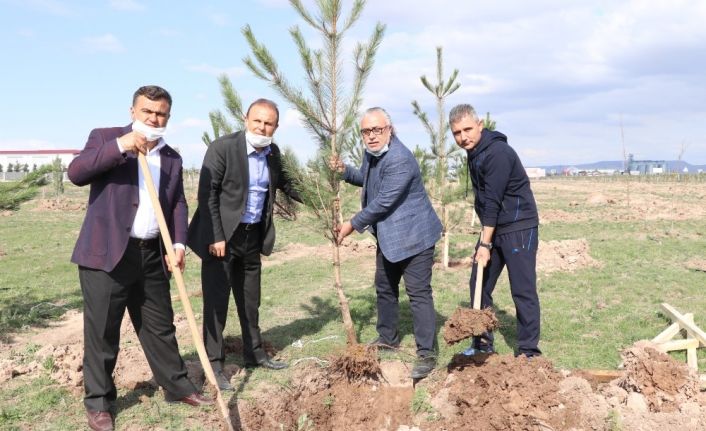 Aksaray’da ’inadına üretim, inadına yatırım’ sloganıyla 5 bin fidan toprakla buluştu