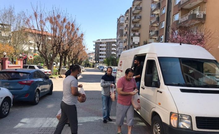 Alaşehir’de fırıncılar ekmeği vatandaşın ayağına götürüyor