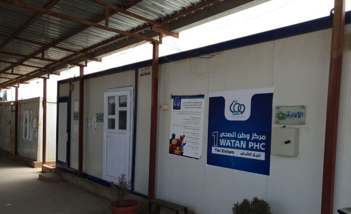 Azez’deki sağlık merkezinde sivillere korona virüs testi yapılıyor