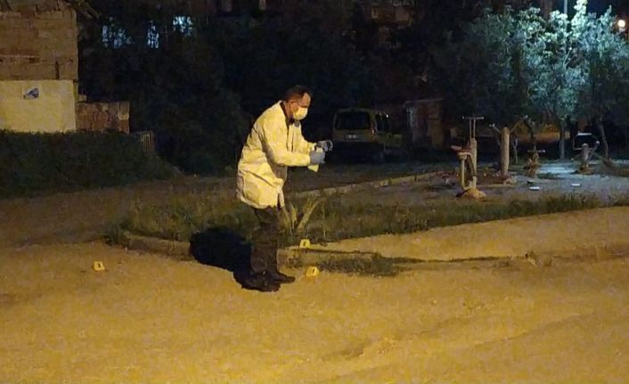 Babası ile tartışan şahsa ateş açtı, hem babasını hem de husumetlisini vurdu