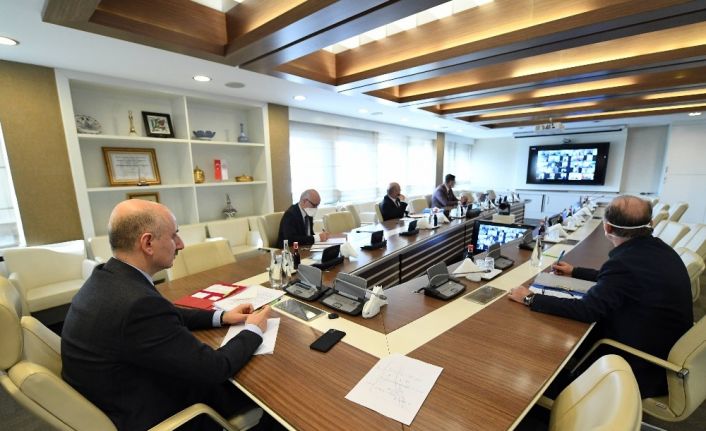 Bakan Karaismailoğlu: "Tüm gemi, deniz araçları ile gemiadamları ve şirketlerin belgelerini 3 ay süre ile uzattık"