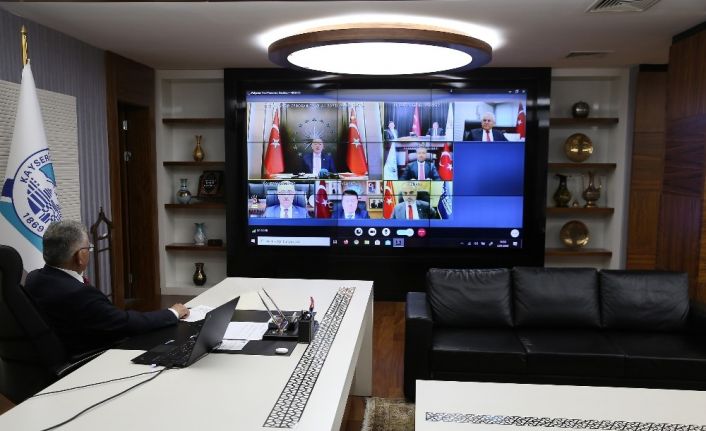 Başkan Büyükkılıç, Cumhurbaşkanı Erdoğan’ın belediye başkanları ile tele konferans sistemiyle yaptığı toplantıya katıldı