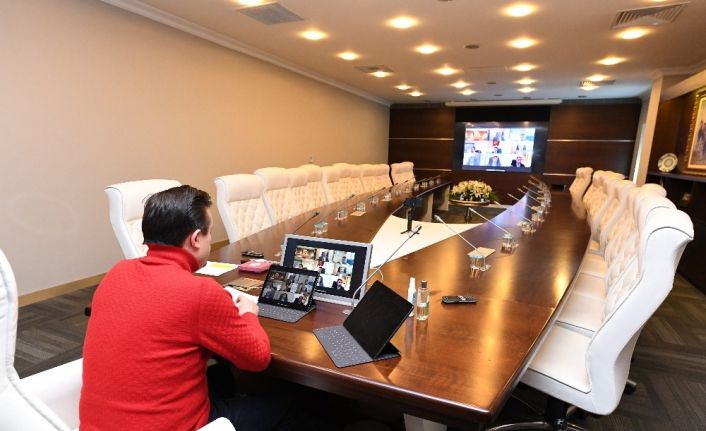 Başkan Dr. Şadi Yazıcı, korona virüsle mücadele çalışmaları için video konferans düzenledi