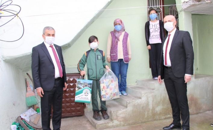 Başkan Kaplan ve Milli Eğitim Müdürü Arıkoğlu’ndan sevindiren 23 Nisan ziyareti