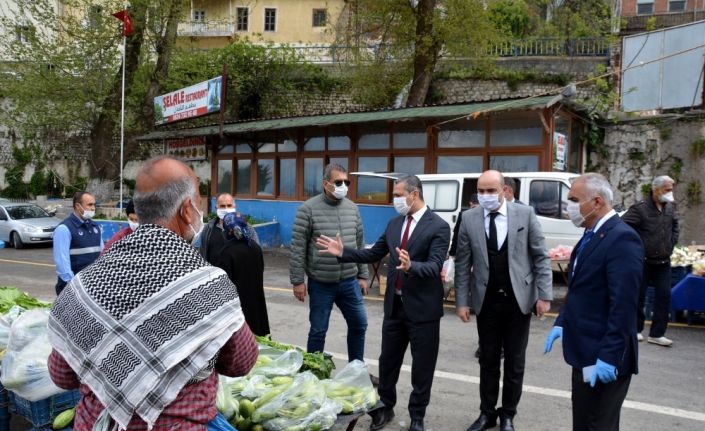 Belen’de semt pazarı esnafı ve vatandaşlara korona virüs uyarısı