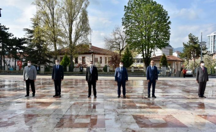 Bilecik’te 23 Nisan Ulusal Egemenlik ve Çocuk Bayramı sade bir törenle kutlandı