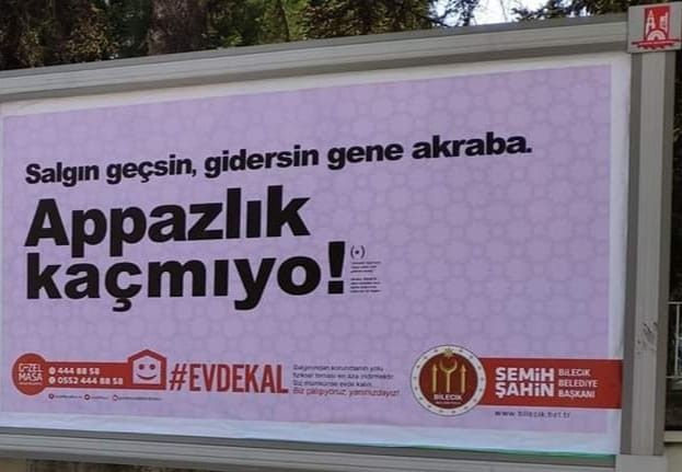 Bilecik’te billboardlar yöresel dilin kullanıldığı "evde kal" çağrısı görenleri gülümsetti