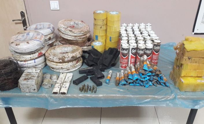Bitlis’te toprağa gömülü silah ve mühimmat ele geçirildi