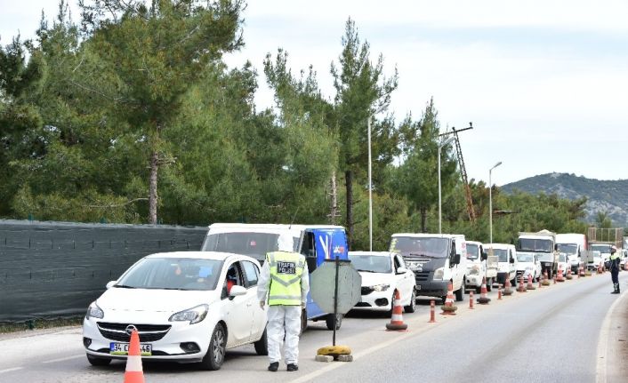 Bodrum’a günde 12 bin araç, bir ayda 100 bin tatilci akın etti