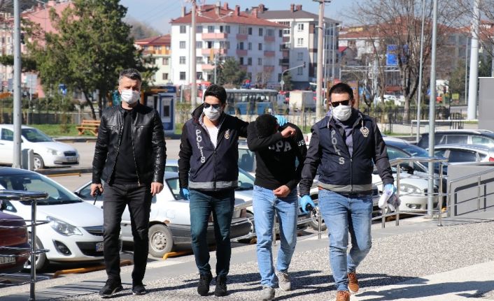 Bolu’da, soyduğu marketin güvenlik kamerası kayıtlarını da çalan hırsız adliyeye sevk edildi