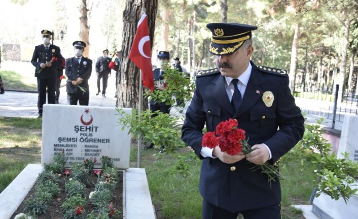 Burdur’da sosyal mesafeli Polis Günü kutlaması