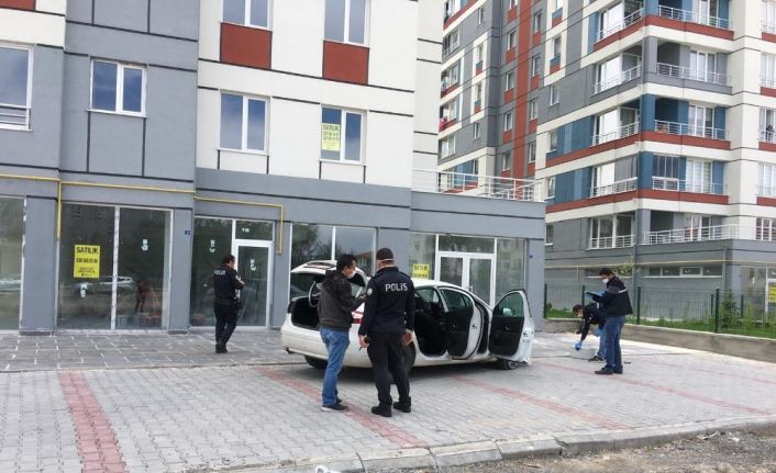 Çaldıkları araç plaka sistemine düşünce polisten kaçamadılar