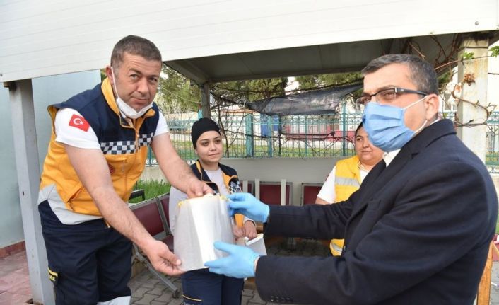 Çan Belediyesi 3 boyutlu maske üreterek sağlık çalışanlarına hediye etti