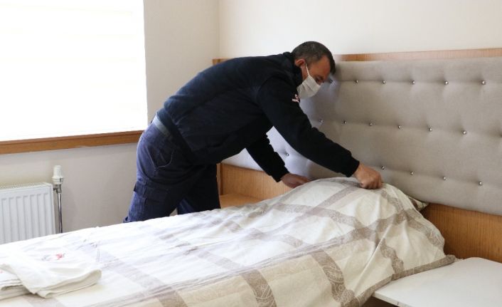 Ceza infaz kurumu personeli hükümlü ve tutukluların sağlığı için izole sistemiyle çalışıyor