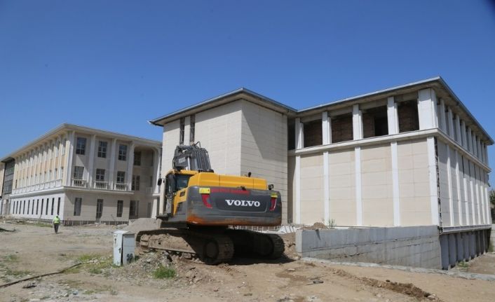Cizre Belediyesi yeni hizmet binası ve Kültür Merkezinin inşaatına başlandı