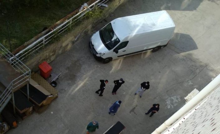 Covid-19 şüphesiyle hastaneye yatırılan yaşlı adam 3. kattan atlayarak hayatını kaybetti