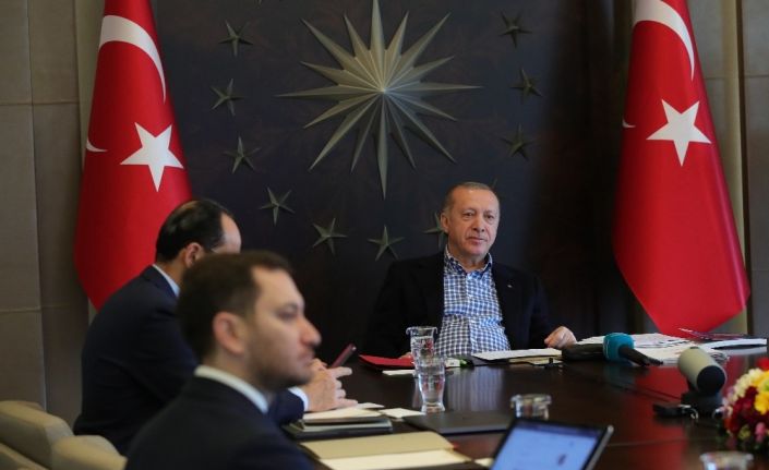 Cumhurbaşkanı Erdoğan, Nihat Özdemir ve A Milliler ile video konferansla görüştü