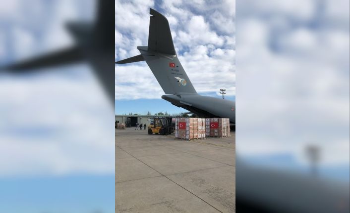 Cumhurbaşkanı Recep Tayyip Erdoğan’ın talimatıyla Sağlık Bakanlığı tarafından hazırlanan maske, tulum ve tanı kitleri TSK’ya ait uçakla Sırbistan, Bosna Hersek, Karadağ, Kuzey Makedonya ve Kosova’ya ulaştırılacak.