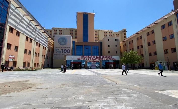 Diyarbakır’da korona virüsü yenen 10 hasta alkışlar eşliğinde taburcu edildi