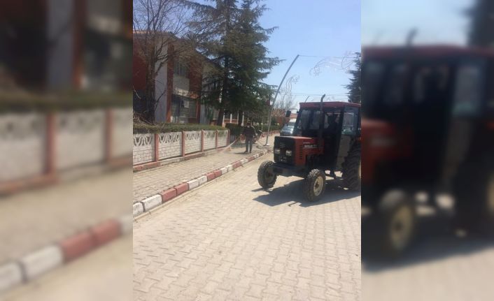 Dumlupınar’da tüm bahçe park ve kaldırımlar ilaçlandı