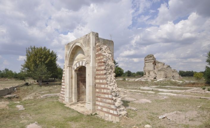 Edirne Yeni Sarayı Kazısı, “Cumhurbaşkanı Kararlı Kazılar” arasına alınarak Trakya Üniversitesi’ne verildi