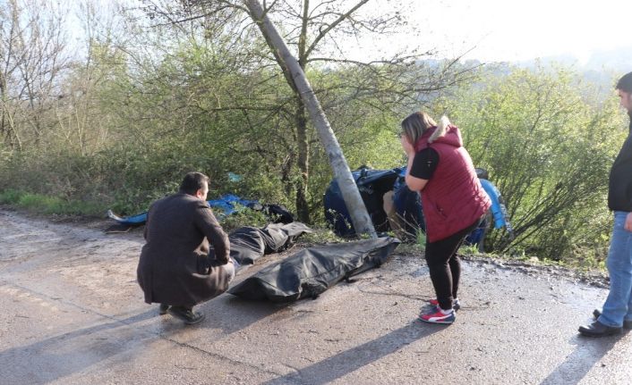 Elektrik direğine saplanan otomobildeki ölü sayısı 3’e yükseldi