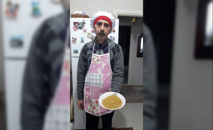 Emekli öğretmenden 16 çeşit gıda malzemesi ile ‘Korona savar atom çorbası’