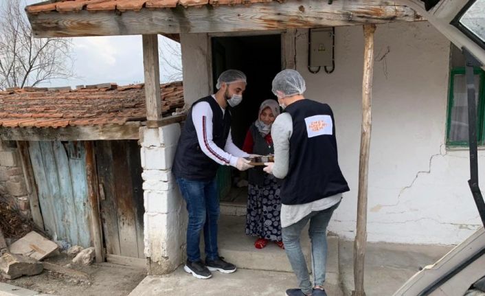 Emet’te 50 haneye 3 çeşit sıcak yemek
