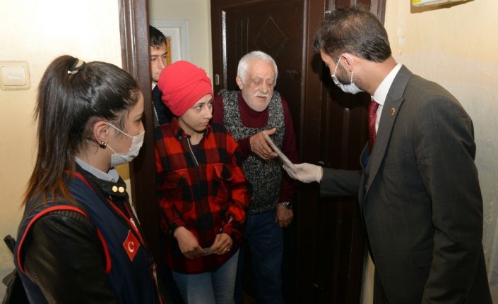 Erzurum’da maske dağıtımı başladı, 5 günde toplam 100 bin maske dağıtılacak