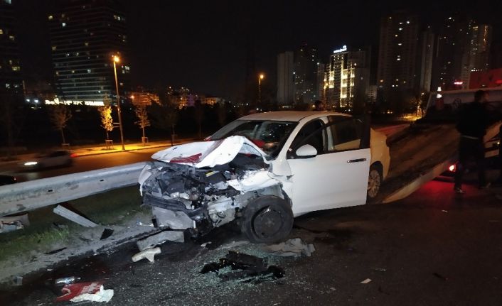 Esenyurt’ta kontrolden çıkan araç önce motosiklete sonra park halindeki araca çarptı: 2’si ağır 5 yaralı