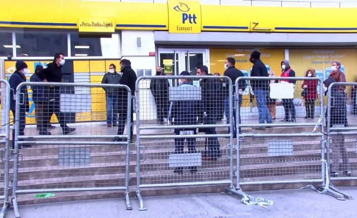 Esenyurt’ta zabıtadan PTT önünde korona virüs önlemi