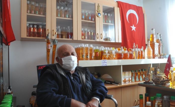 Eşinden habersiz biriktirdiği 3 bin şişe kolonyaya gözü gibi bakıyor
