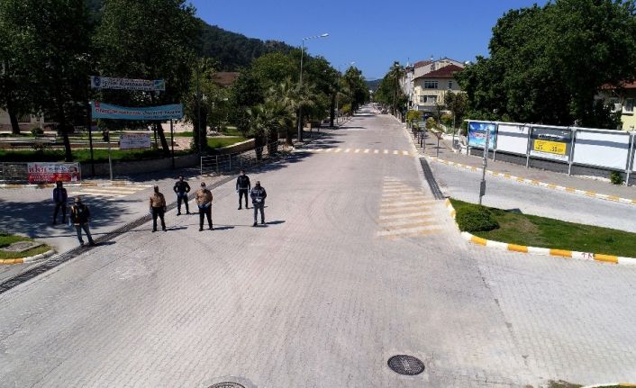 Fethiye’de sokağa çıkma kısıtlamasına uymayan 71 kişiye 72 bin lira ceza
