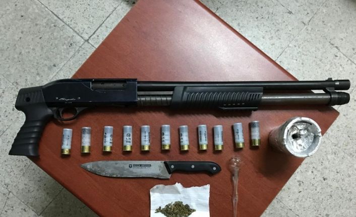 Gediz’de polisten kaçan araçta uyuşturucu bulundu