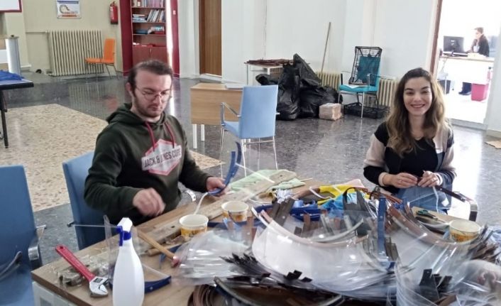 Gençlik merkezinde korumalı siperlik üretimi devam ediyor