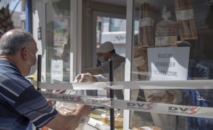 Gizli hayırsever parasını ödedi, 5 bin ekmek vatandaşa bedava dağıtıldı