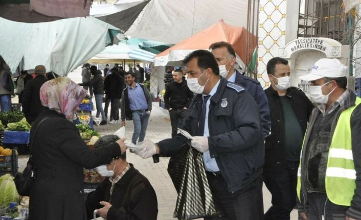 Gürün belediyesi maske dağıttı