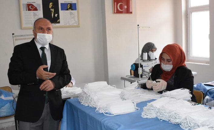 Halk eğitim merkezileri günlük 20 bin maske üretiyor