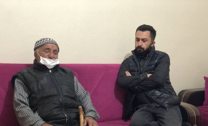 Harabe evde yaşam mücadelesi veren Hasan dedenin yardımına Mervan öğretmen yetişti