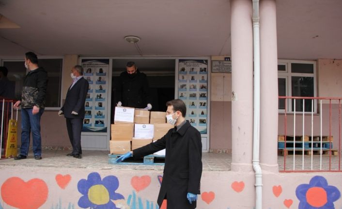 İhtiyaçlı ailelere 5 bin yardım kolisi ile 320 kilogram kıyma yardımı