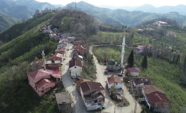 İki büyükşehrin arasında geçişin 5 adım olduğu mahalleliler, ‘şehirler arası yasaktan’ memnun