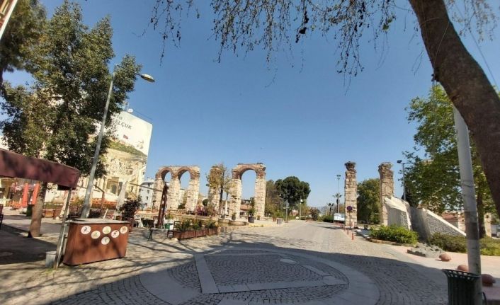 İzmir polisinden 30 ilçede sıkı önlem: Sokaklar sessizliğe büründü