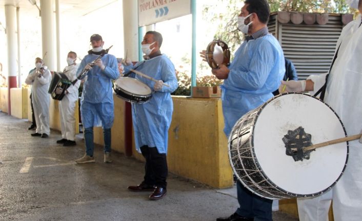 İzmir’de sağlık çalışanlarına moral konseri