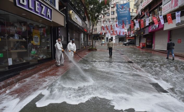 İzmit’te her hafta 11 bin 624 metrekare alan dezenfekte ediliyor