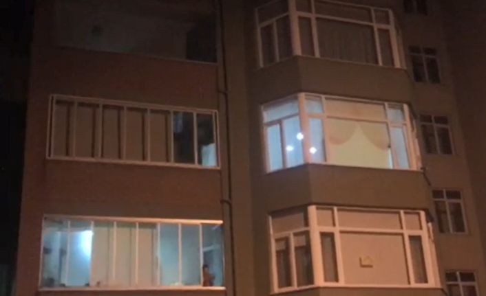Kadın cinayetine kurban giden Gamze Pala için ses çıkardılar, ışıkları yakıp söndürdüler