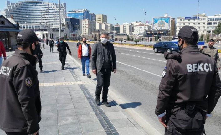 Karabörk’ten uygulama yapan polislere ziyaret