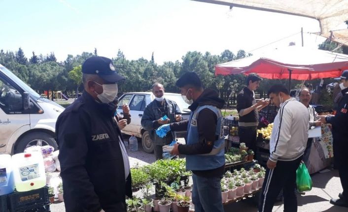 Kilis’te maske ve eldiven dağıtıldı
