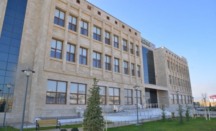 Kırşehir AEÜ’si öğretim üyeleri covid-19 moleküler tanısı için laboratuvar hazırlıklarını tamamladı